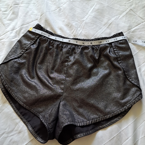 Twik | Silver grey women's short athletic shorts - Picture 7 of 8